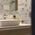 Aryve Boutique Mit Akropolis- Und Meerblick, Infinity-pool Und Designer-interieur ヴィラ Malona Village