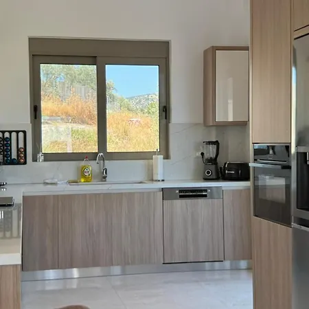 Aryve Boutique Mit Akropolis- Und Meerblick, Infinity-pool Und Designer-interieur Villa Malónasz