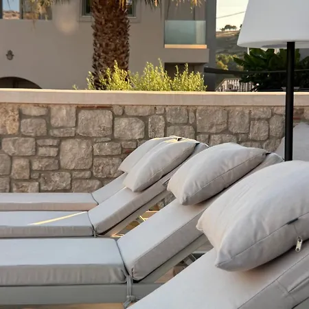 Aryve Boutique Mit Akropolis- Und Meerblick, Infinity-pool Und Designer-interieur Malónasz